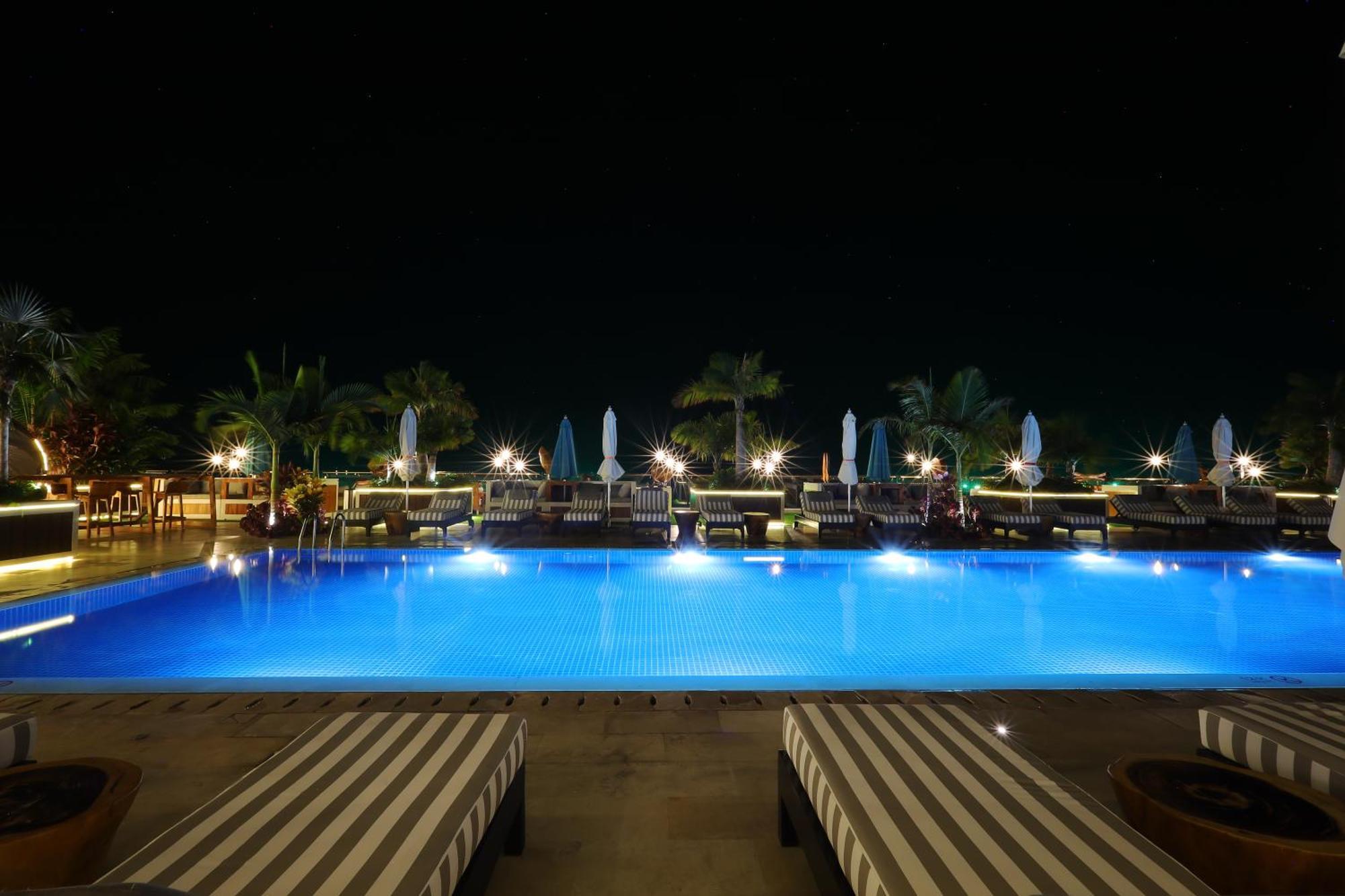 The Riyaz Lavanya Langkawi Пантай-Сенанг Экстерьер фото The pool at night